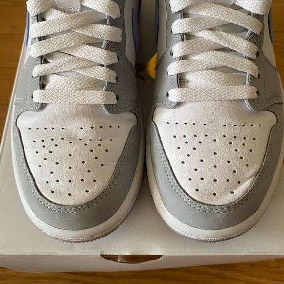 Air Jordan 1 Mid - Picture 3 of 5